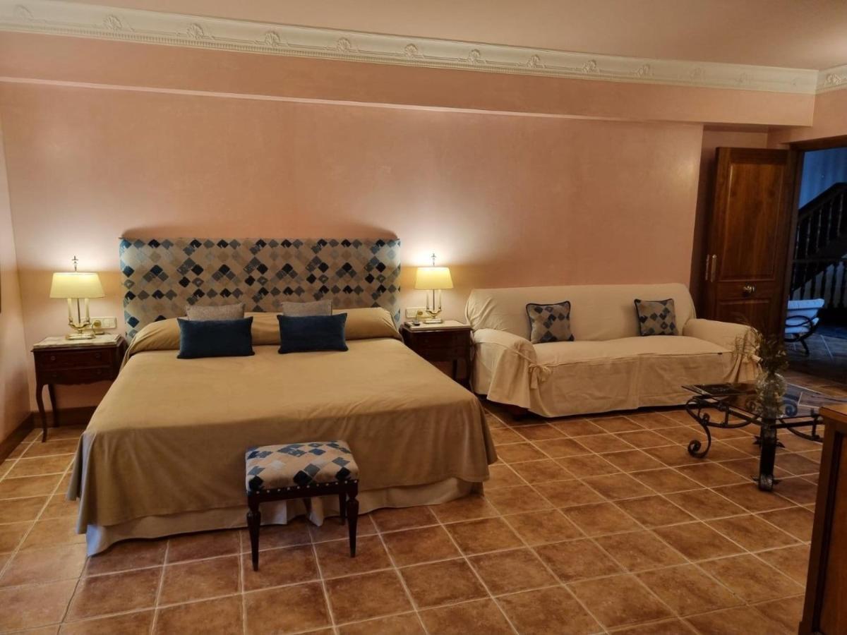 Palacio De Miraflores Мирафлорес-де-ла-Сьерра Экстерьер фото